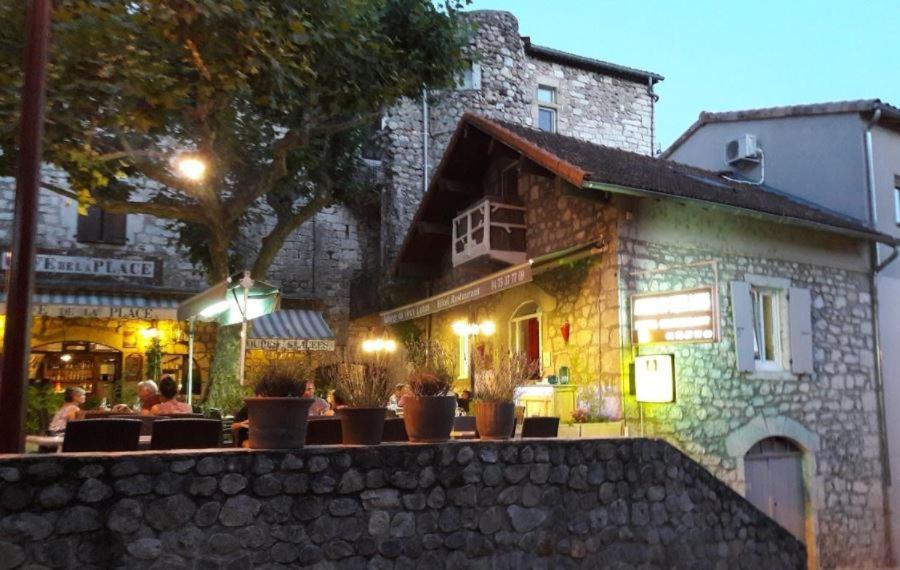 Auberge Du Vieux Lanas Logis Hotel Restaurant Esterno foto