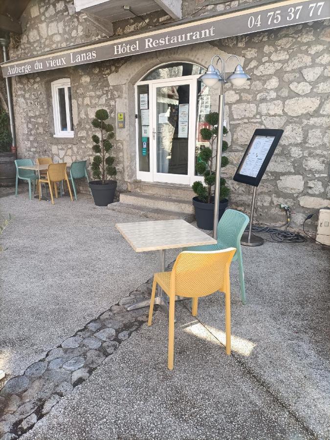 Auberge Du Vieux Lanas Logis Hotel Restaurant Esterno foto