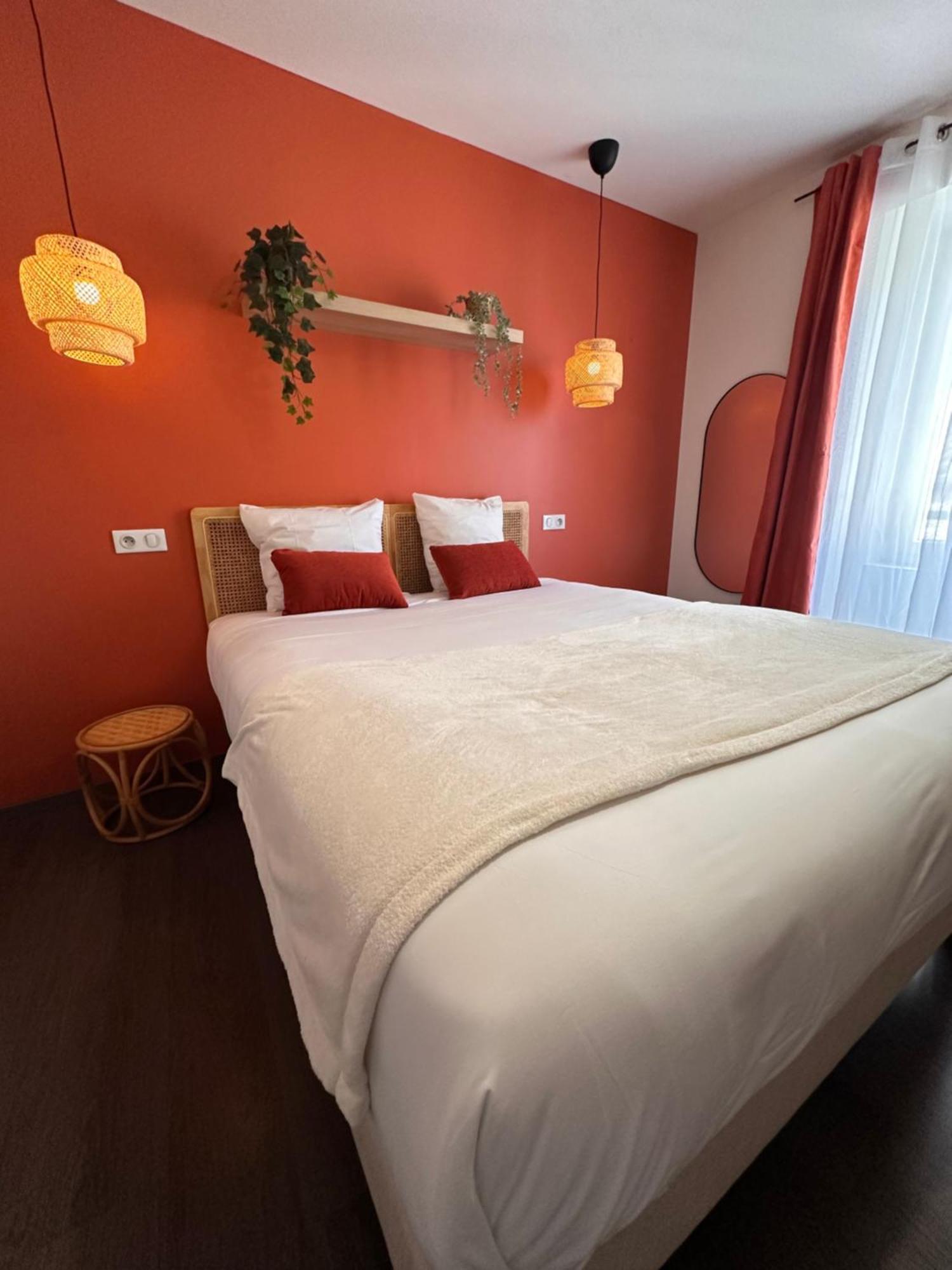 Auberge Du Vieux Lanas Logis Hotel Restaurant Esterno foto