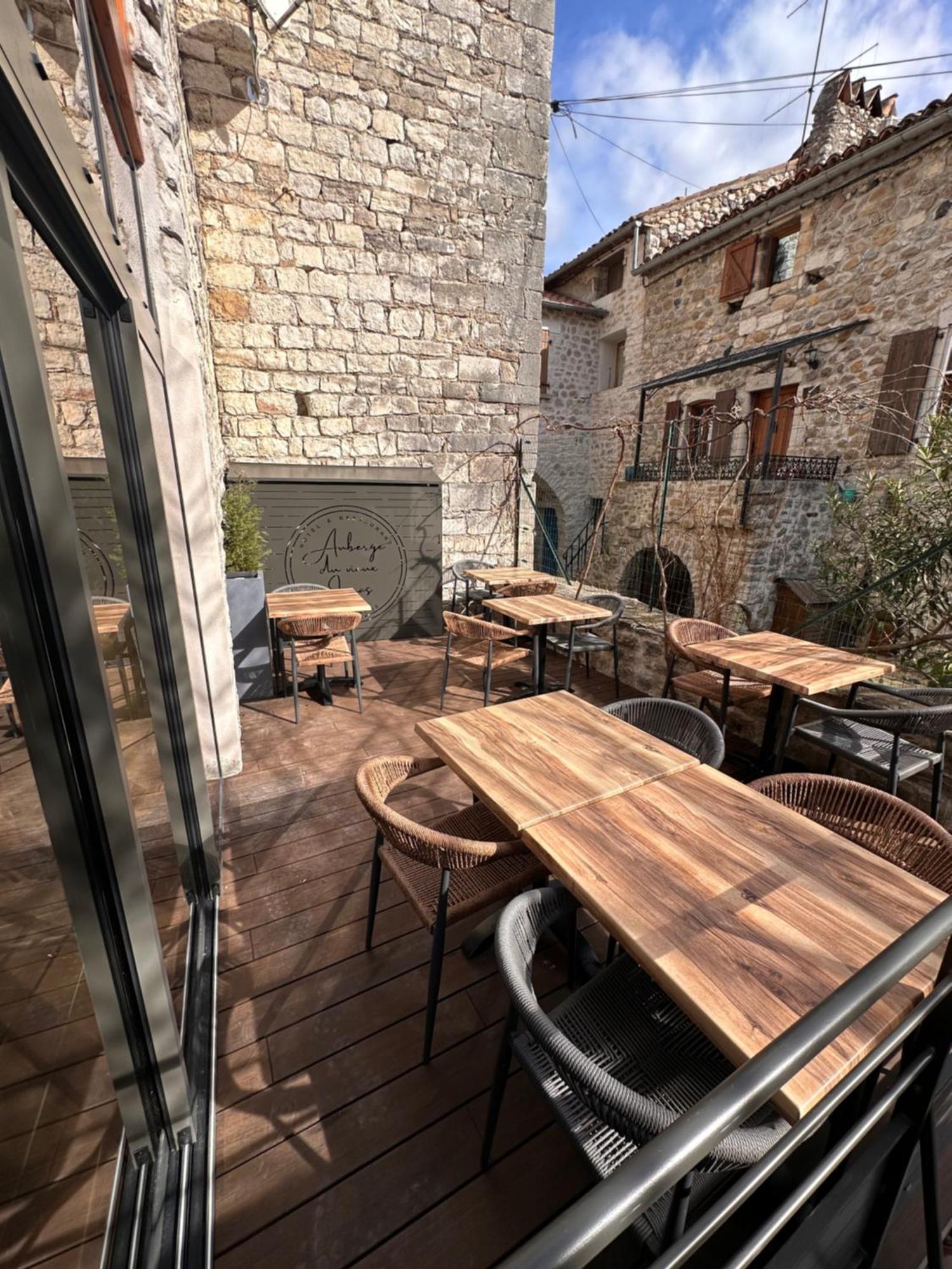 Auberge Du Vieux Lanas Logis Hotel Restaurant Esterno foto