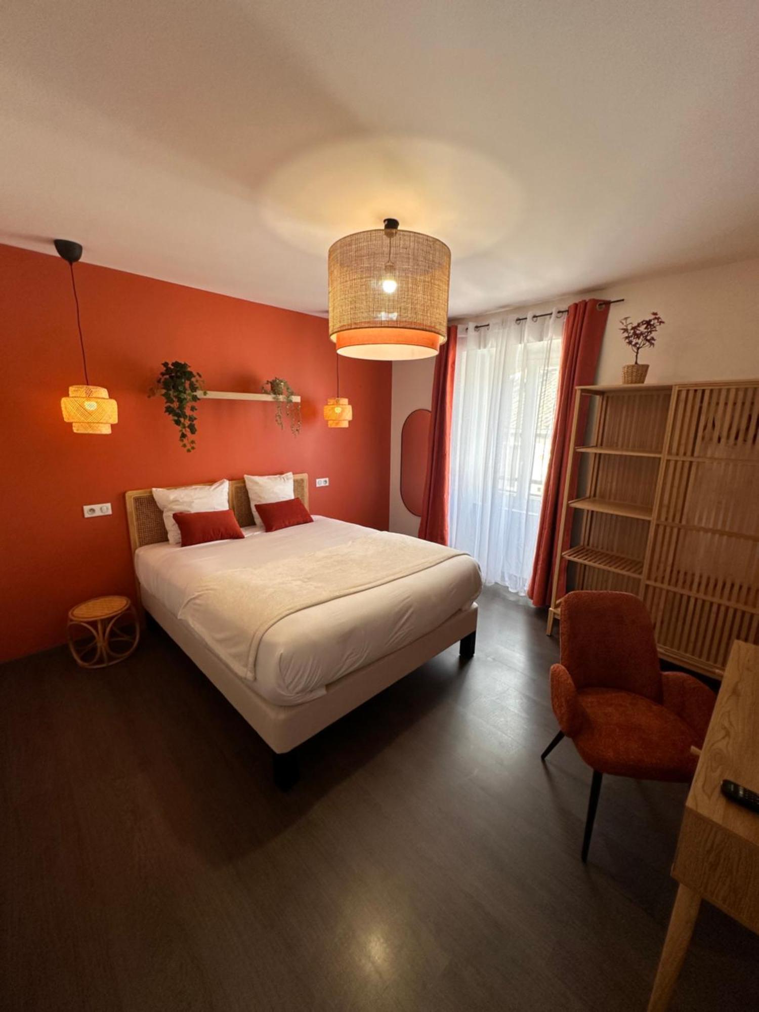Auberge Du Vieux Lanas Logis Hotel Restaurant Esterno foto