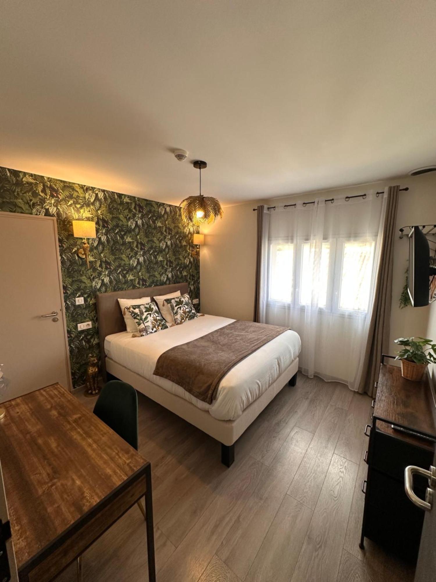 Auberge Du Vieux Lanas Logis Hotel Restaurant Esterno foto