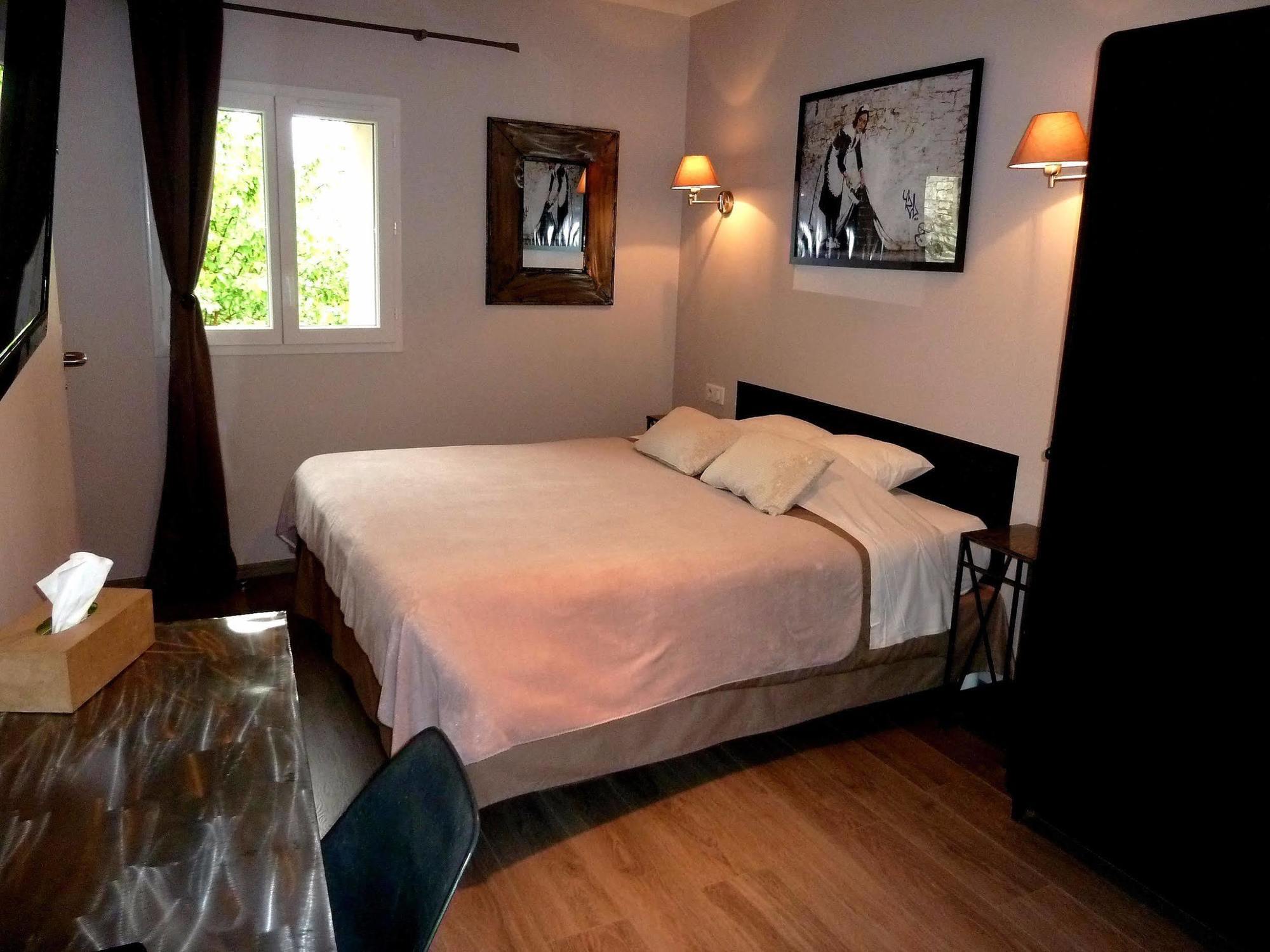 Auberge Du Vieux Lanas Logis Hotel Restaurant Esterno foto