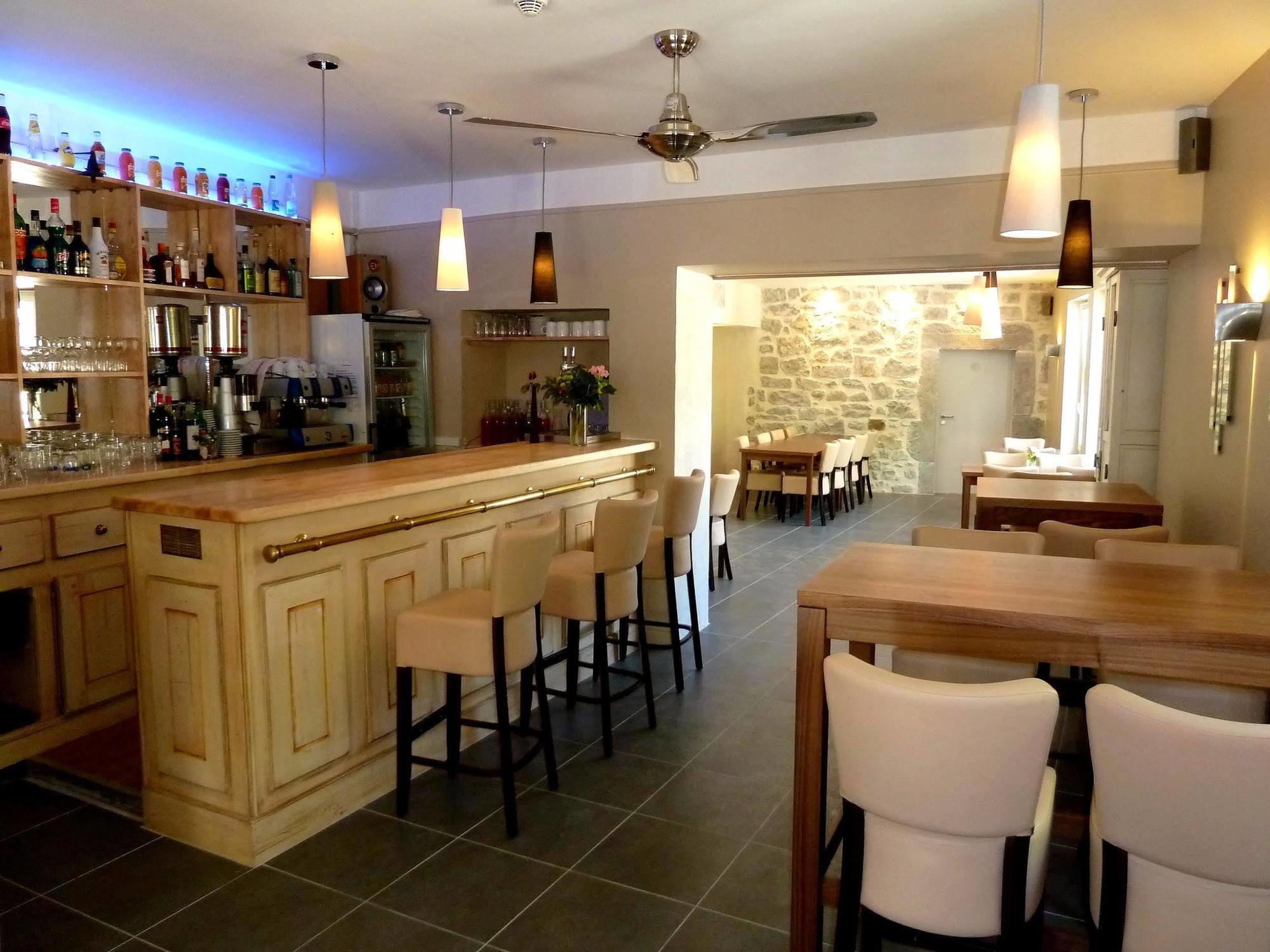 Auberge Du Vieux Lanas Logis Hotel Restaurant Esterno foto